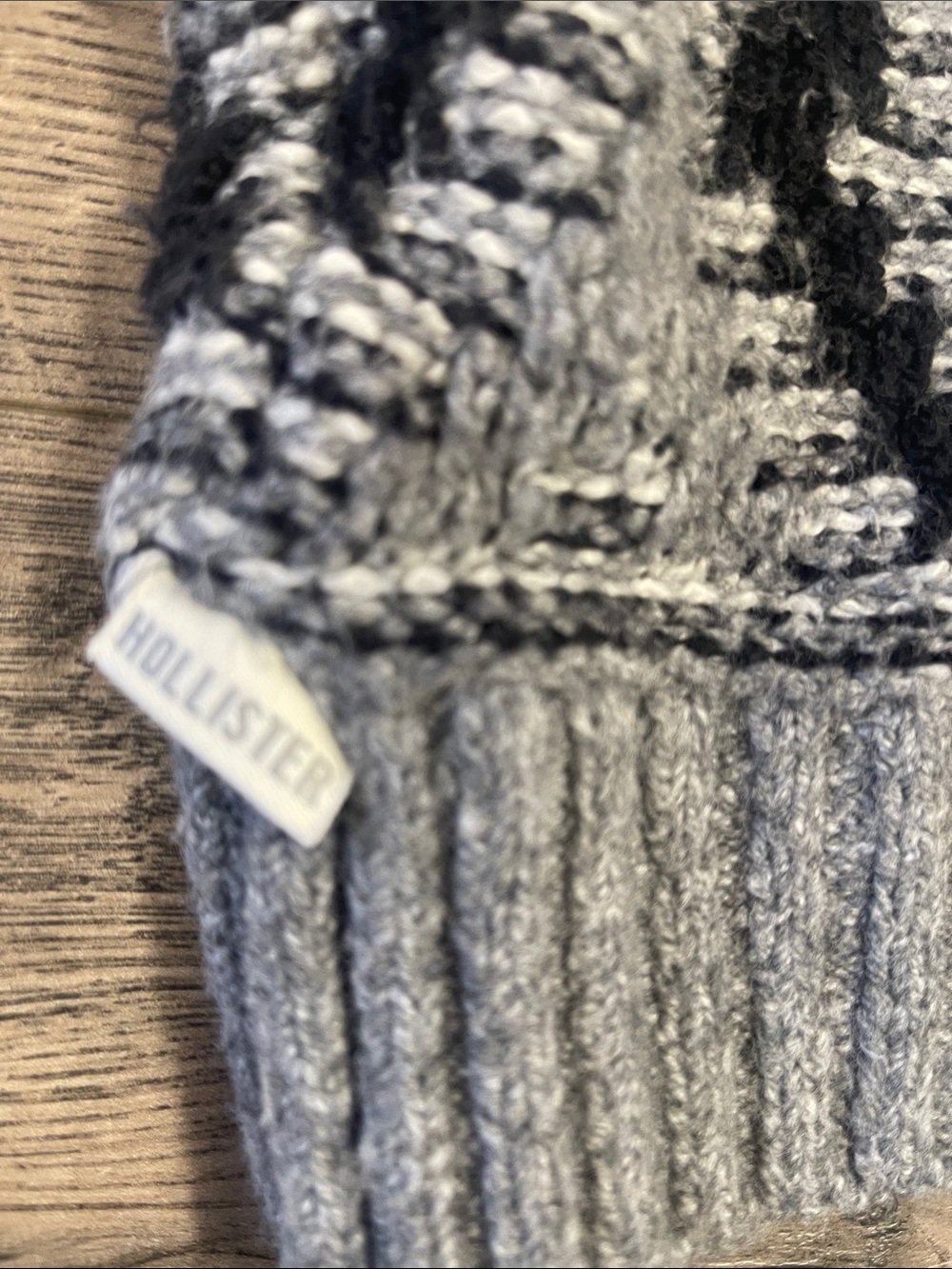 Hollister Gray Crewneck Diamond-Pattern Knit Sweater - Picture 4 of 4